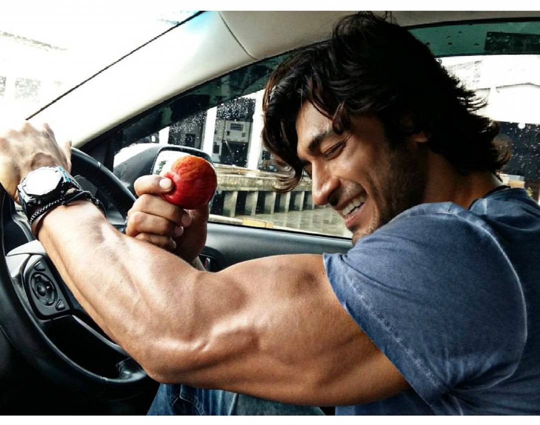 The Action Hero Vidyut Jamwal Will Swoon You With His Sexy Body